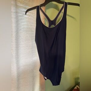 Ladies. One Puece “Speedo” Navy Blue/White Swimsuit Size XL in EUC
